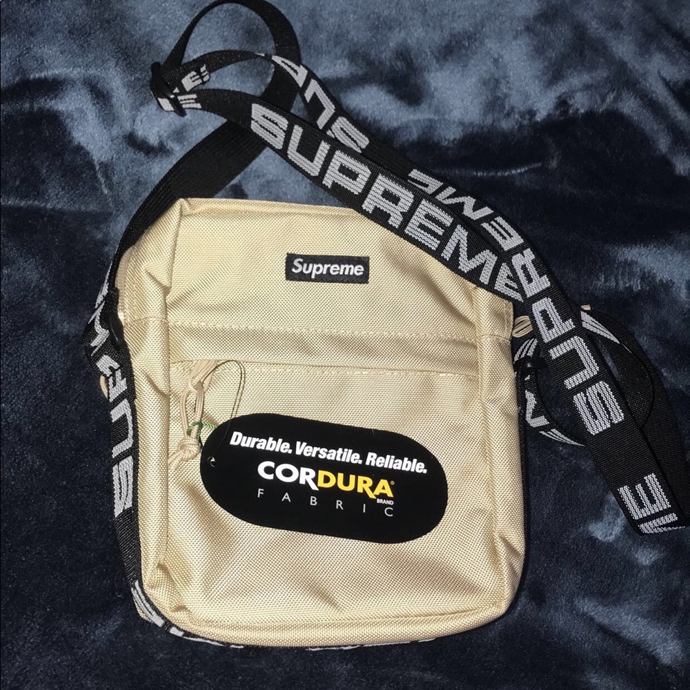 Spring season 18  Supreme shoulder bag